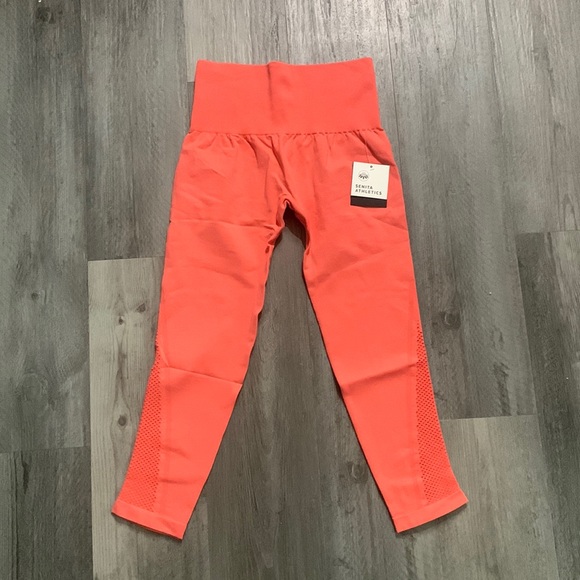 SENITA ATHLETICS Beyond Seamless 7/8 Capris - Picture 1 of 2